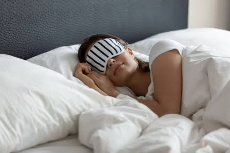 Try These 10 Sleep Hacks If You’re Suffering From Insomnia try these 10 sleep hacks if you’re suffering from insomnia sleeping zones